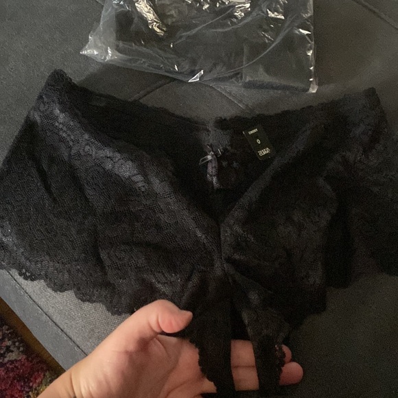 Torrid cheeky open gusset size 0 - Picture 2 of 6